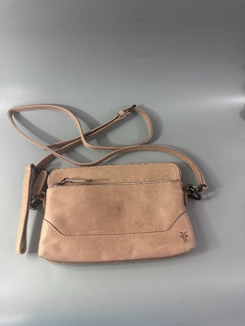 Frye Melissa Leather Crossbody Shoulder Bag Wristlet W Dust Bag Pale Pink - Picture 1 of 14